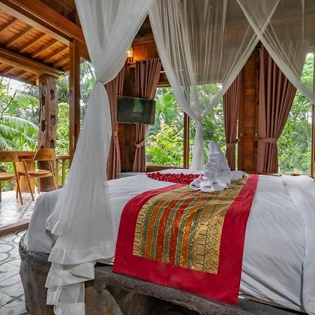 Iyume Villas เตกากาลัง ภายนอก รูปภาพ