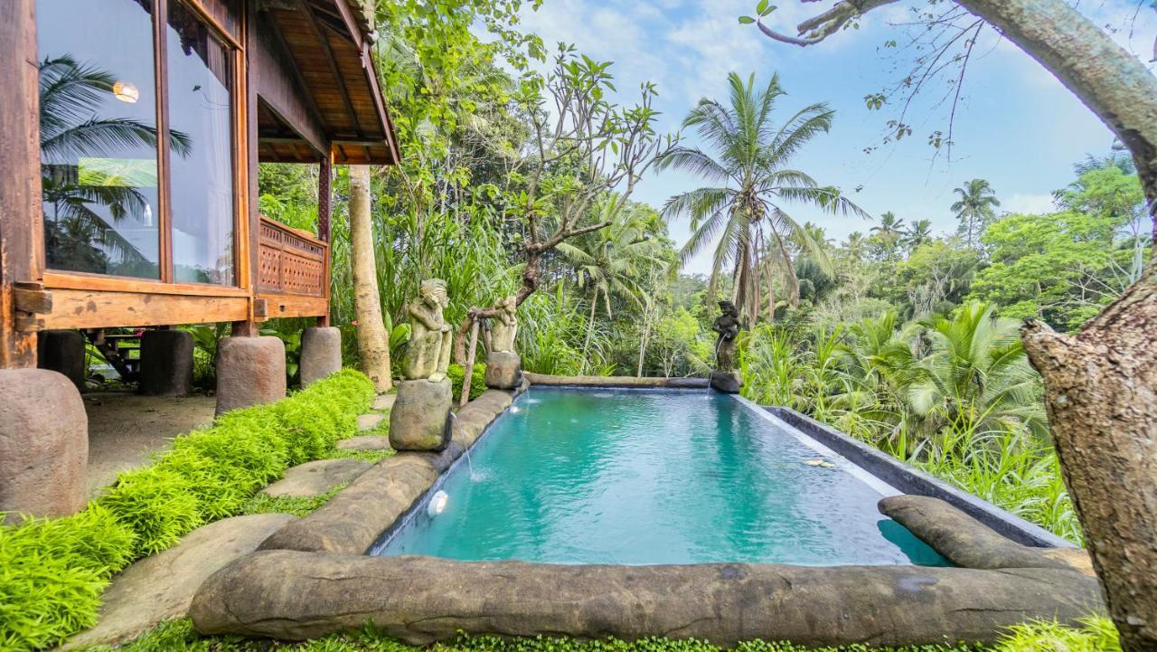 Iyume Villas เตกากาลัง ภายนอก รูปภาพ
