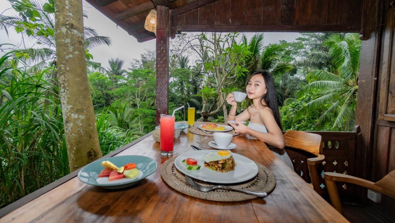 Iyume Villas เตกากาลัง ภายนอก รูปภาพ