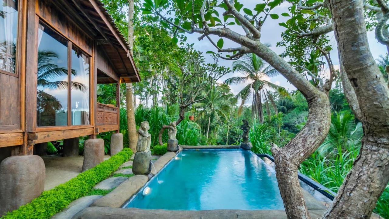 Iyume Villas เตกากาลัง ภายนอก รูปภาพ