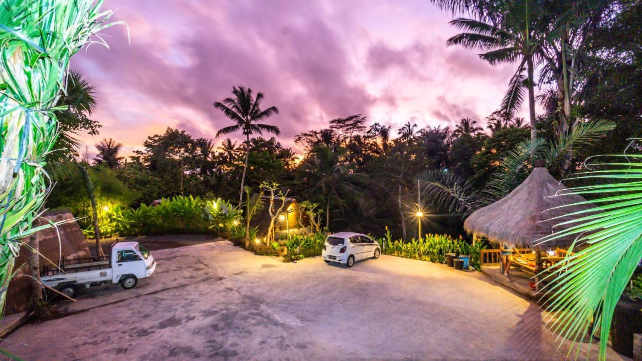 Iyume Villas เตกากาลัง ภายนอก รูปภาพ