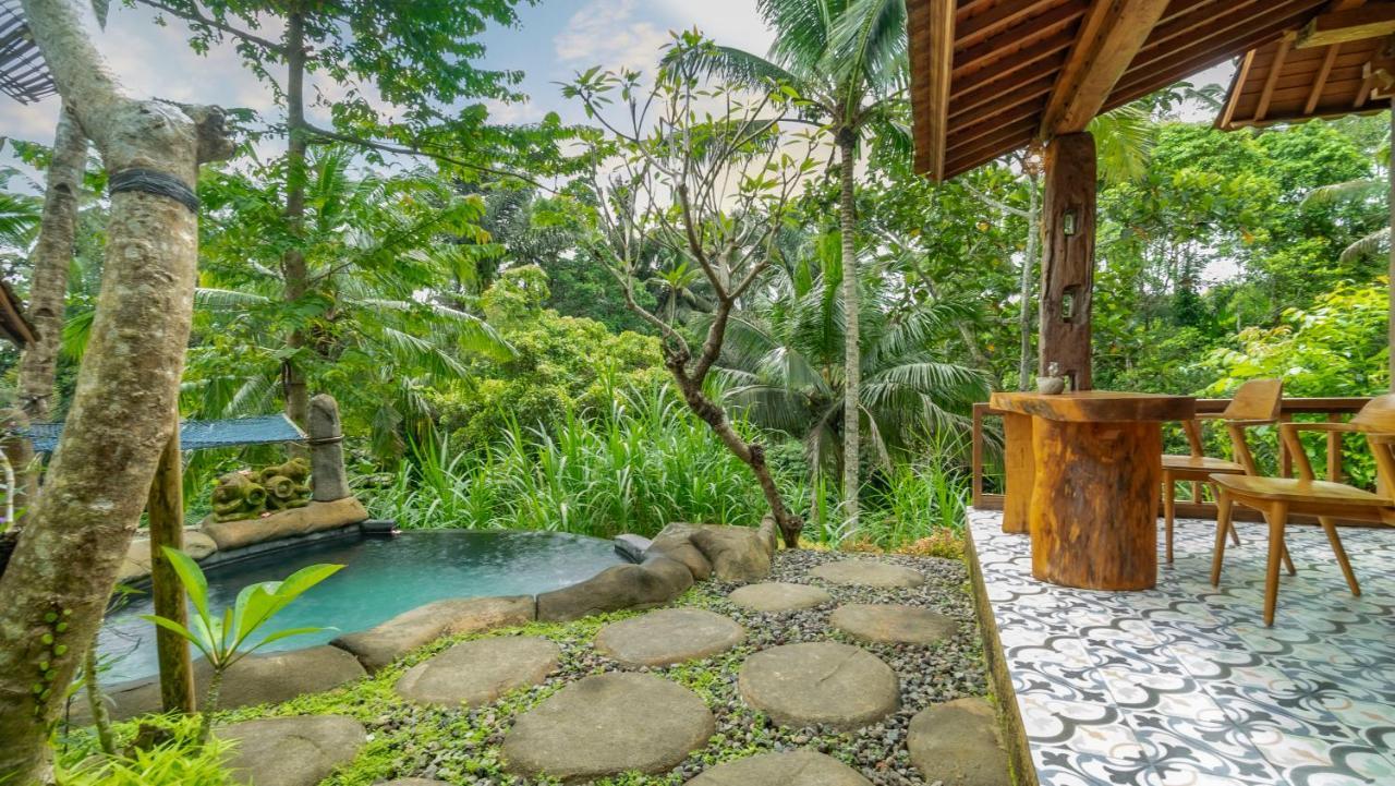 Iyume Villas เตกากาลัง ภายนอก รูปภาพ
