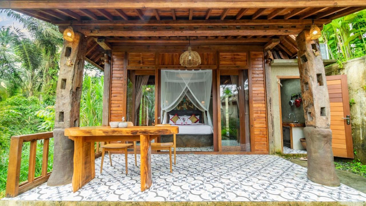 Iyume Villas เตกากาลัง ภายนอก รูปภาพ