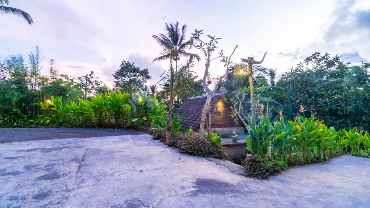 Iyume Villas เตกากาลัง ภายนอก รูปภาพ